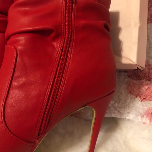 Gorgeous Just Fab Zelda booties in Red - Picture 2 of 6
